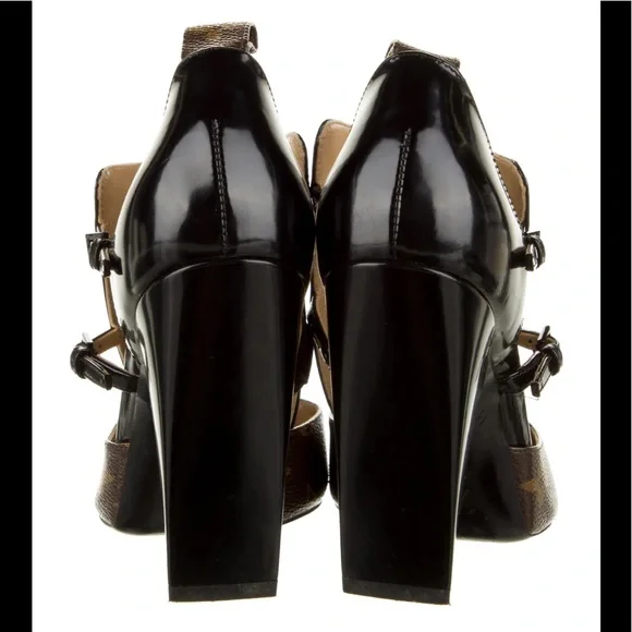 🎉🎉HOST PICK ♥️🎉❤️❤️ Louis Vuitton Leather D'Orsay Pumps
Black❤️❤️ - Picture 4 of 5